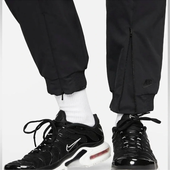 Nike Sportswear Dri-FIT Tech Pack
Women's Black High-Waisted Pants Size 3x - Picture 4 of 10